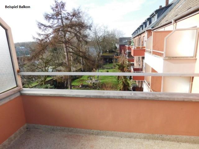 ***Kleine 3-Zimmerwohnung im 2. OG renoviert und bezugsfertig mit Balkon in zentraler Lage*** 3 zimmer