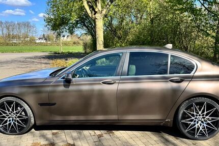 BMW 750 220.338 km 12.990 &euro; Düsseldorf 40489