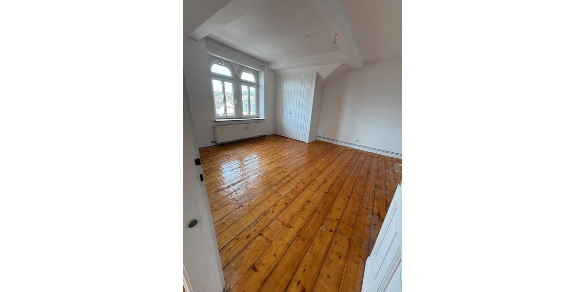 Dachgeschoßwohnung Düsseldorf Niederkassel - 4 Zimmer, 122 m&sup2;, 1.250&euro; | Angebot:25284241