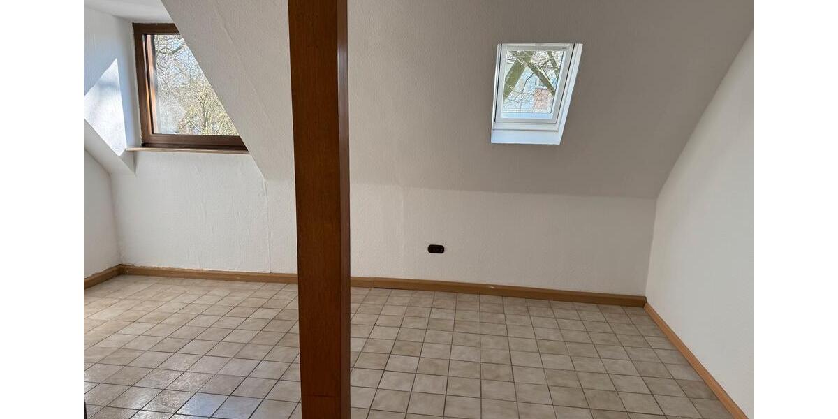 Dachgeschoßwohnung Duisburg Laar - 3 Zimmer, 75 m&sup2;, 850&euro; | Angebot:25454192