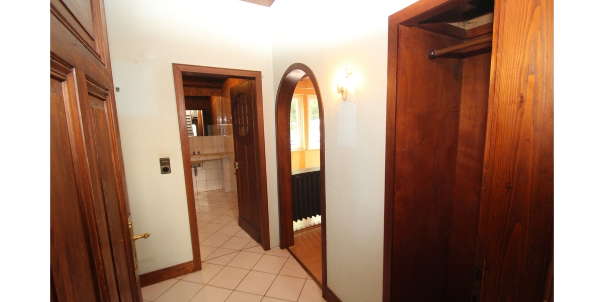 Mehrfamilienhaus mit drei Wohneinheiten und Entwicklungspotenzial 6 zimmer