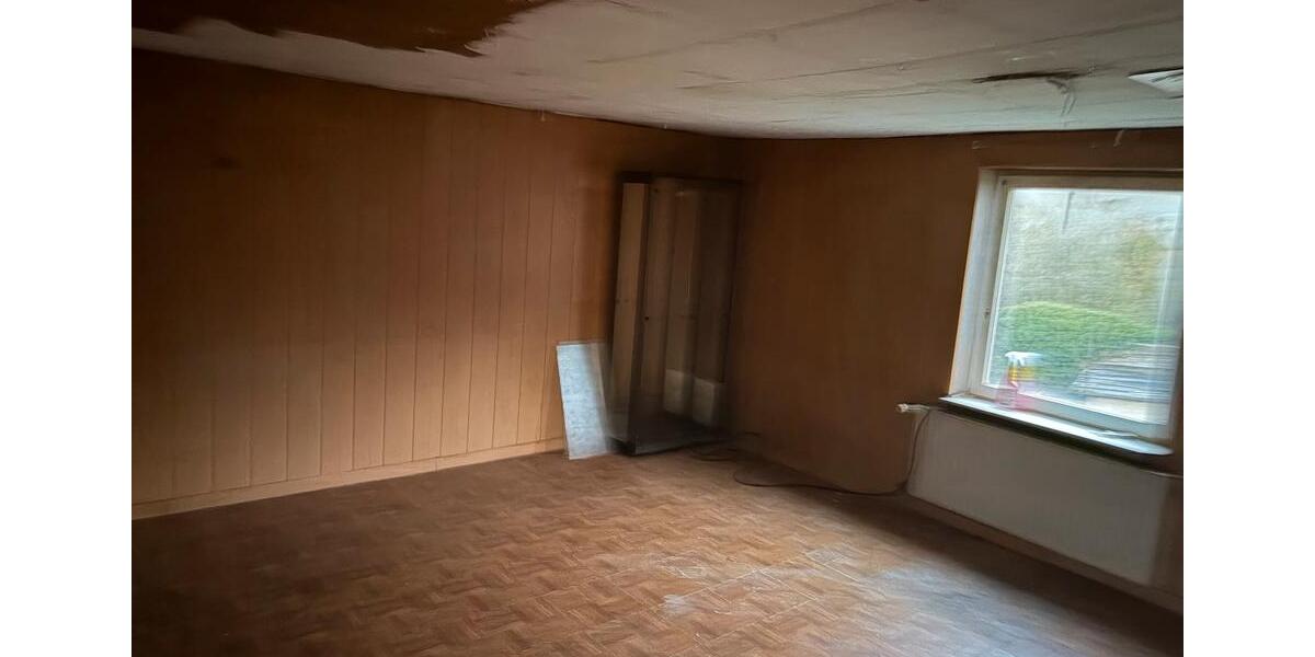Dreifamilien Haus zur Sanierung 8 zimmer