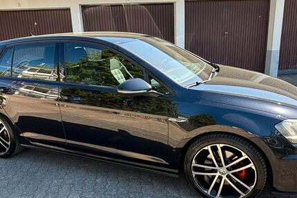VW Golf 274.000 km 9.840 &euro; Düsseldorf 40468