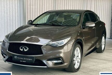 INFINITI Q30