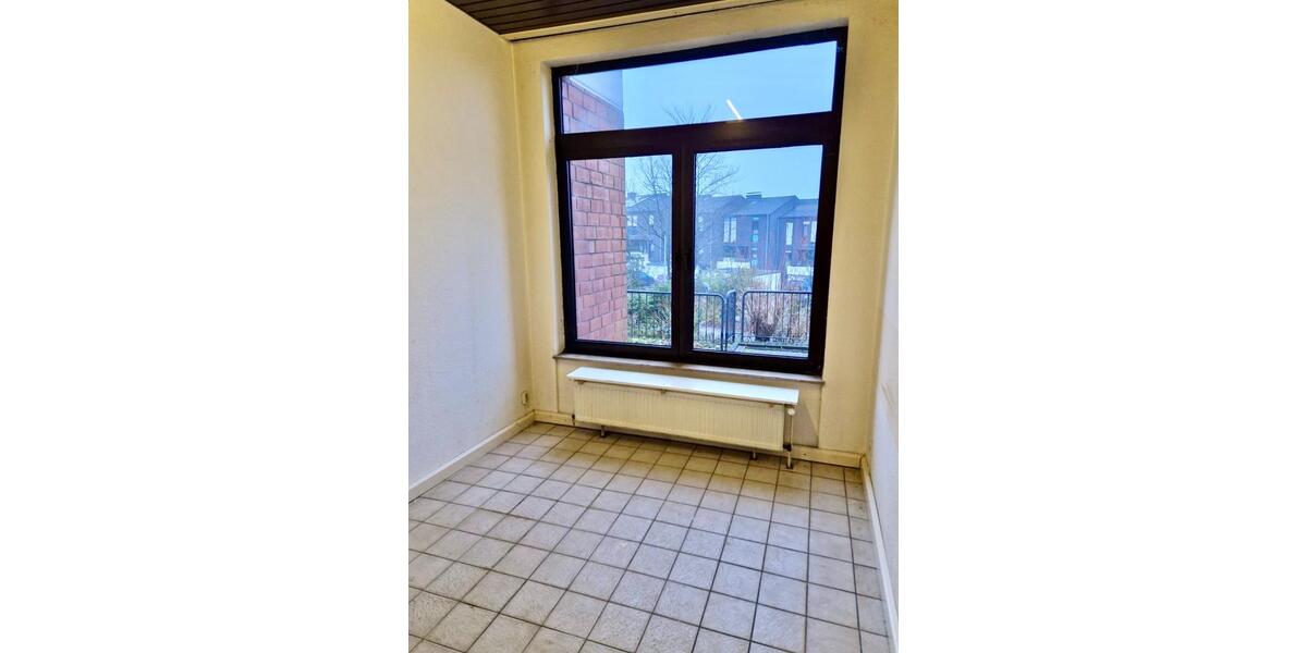 Helle Gewerbeeinheit mit ca. 80 m² in gut erreichbarer Lage zimmer