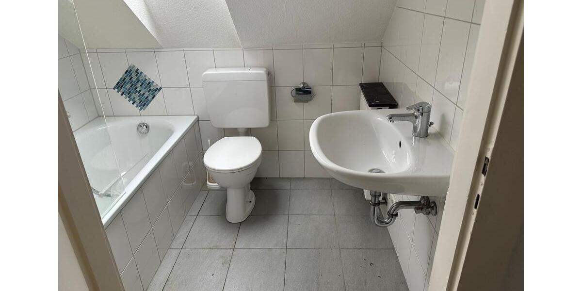 2.5 Zimmer In Solingen Höhscheid mit EBK DG zu Vermieten 2.5 zimmer