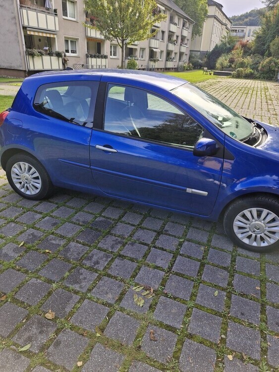 Renault Clio 109.900 km 2.500 € Düsseldorf 40213