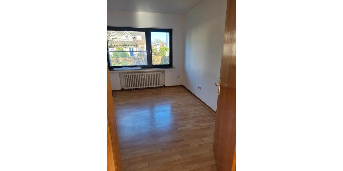 Erdgeschoßwohnung Solingen Aufderhöhe - 3 Zimmer, 87 m&sup2;, 1.000&euro; | Angebot:25333157