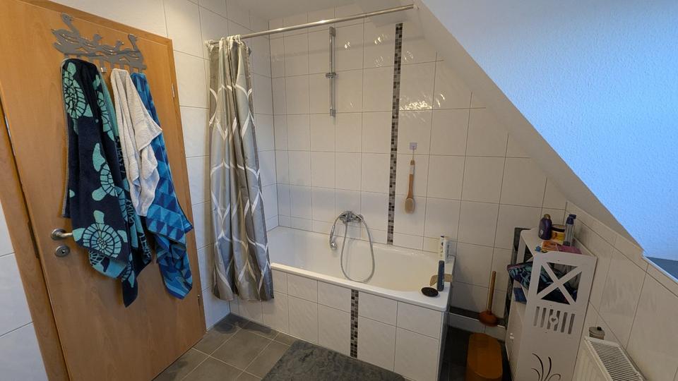 Dachgeschoßwohnung Viersen Hülsdonk - 3.5 Zimmer, 106 m&sup2;, 1.060&euro; | Angebot:25784077