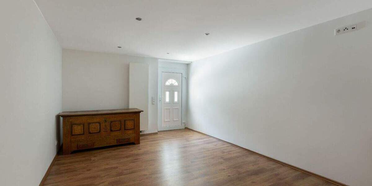 Einfamilienhaus Düsseldorf Lörick - 9 Zimmer, 178 m&sup2;, 1.200.000&euro; | Angebot:23950738