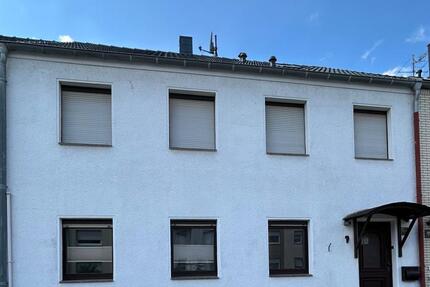 Zweifamilien-Reihenhaus im guten Zustand mit vielen Möglichkeiten 7 zimmer