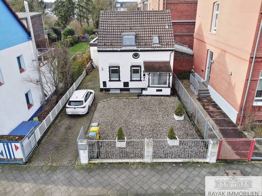 Freistehendes Familienidyll in Düsseldorf-Benrath - Haus mit Garage und Garten