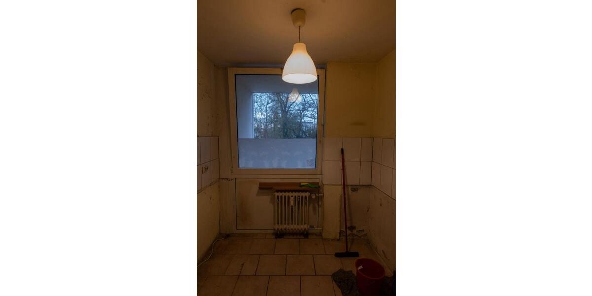 Sanierungsbedürftige 2-Zimmerwohnung mit Ausblick ins Grüne zimmer