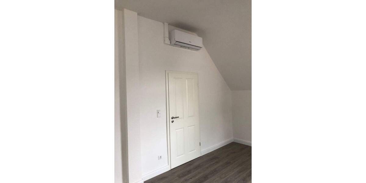 WGH mit 357m² Mietfläche in zentraler Lage von Benrath, JKM € 60.000, 3 Wohnungen, 1 Gewerbe 1 zimmer