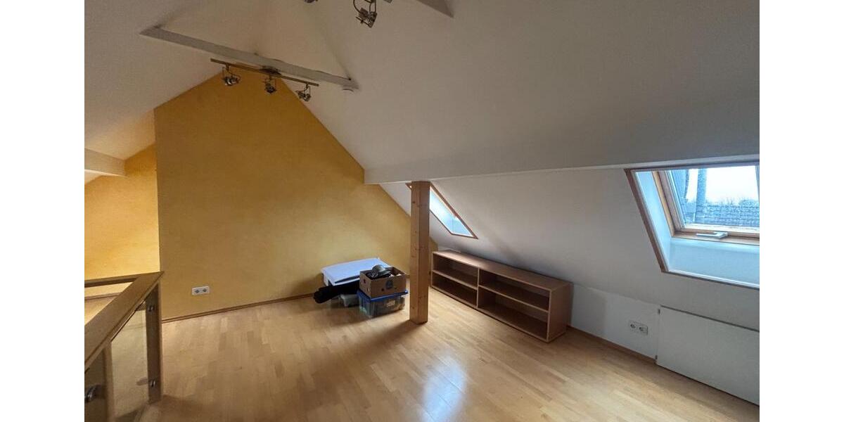 Etagenwohnung Solingen Central - 4 Zimmer, 110 m&sup2;, 1.290&euro; | Angebot:25766915