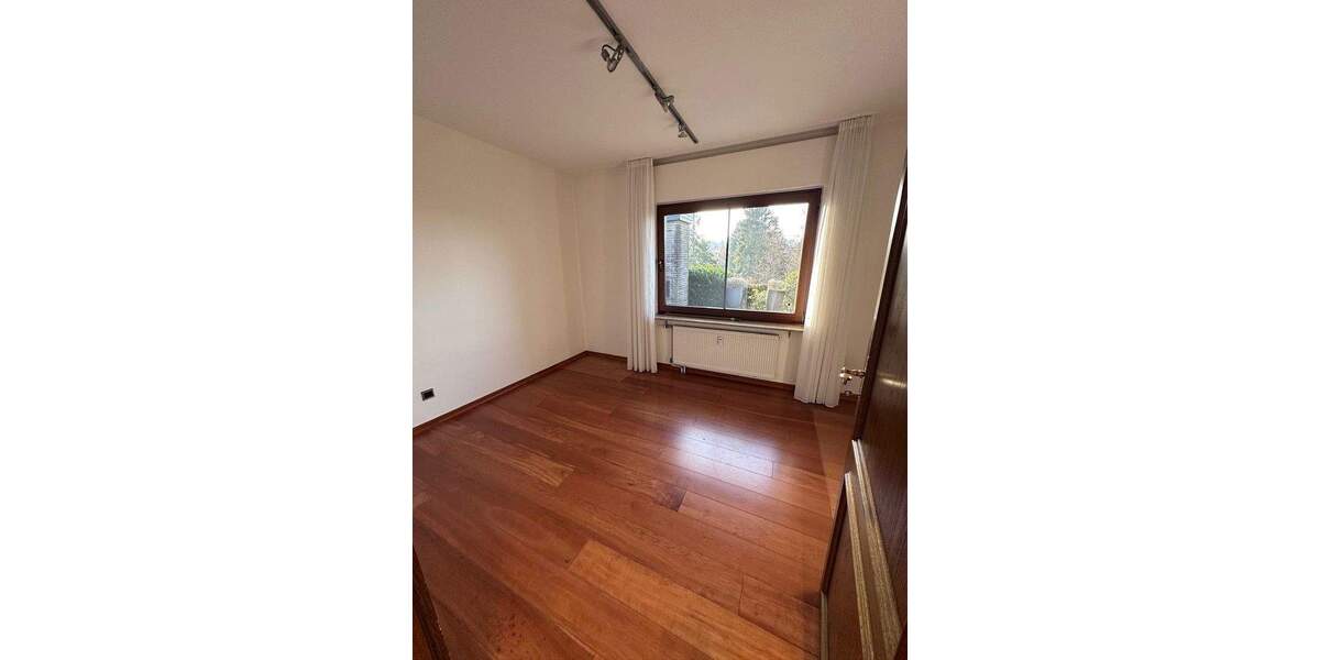 Bungalow Solingen Gräfrath - 6 Zimmer, 228 m&sup2;, 675.000&euro; | Angebot:24668153