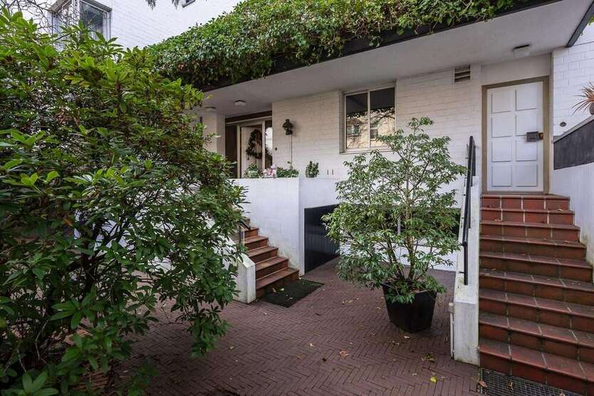 Haus zum Kaufen in Krefeld 599.000 € 431 m²