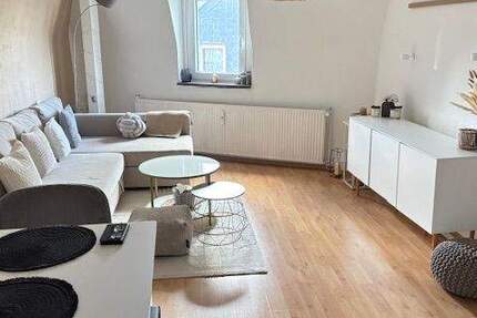 Altbau - Charmant - Hell - Großzügig - 2 Räume - Küche - Wannenbad mit Fenster - zentrale Lage von MH-Saarn 2 zimmer