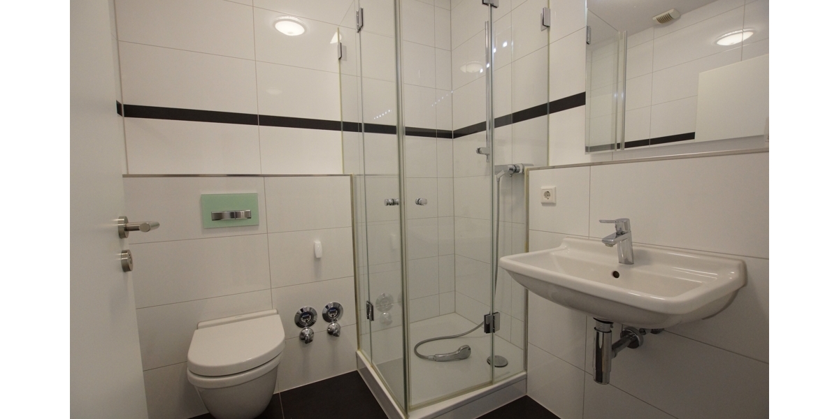 Moderne und großzügige 5 Zimmer-Wohnung über zwei Etagen mit separatem Eingang und Einbauküche - Maisonettenwohnung Düsseldorf Heerdt | Angebot:27313431