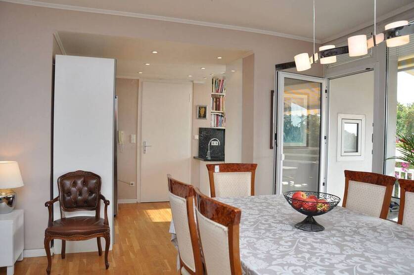 Familien aufgepasst: Wunderschöne 4. Zi.-Wohnung mit Sonnenbalkon und Lift