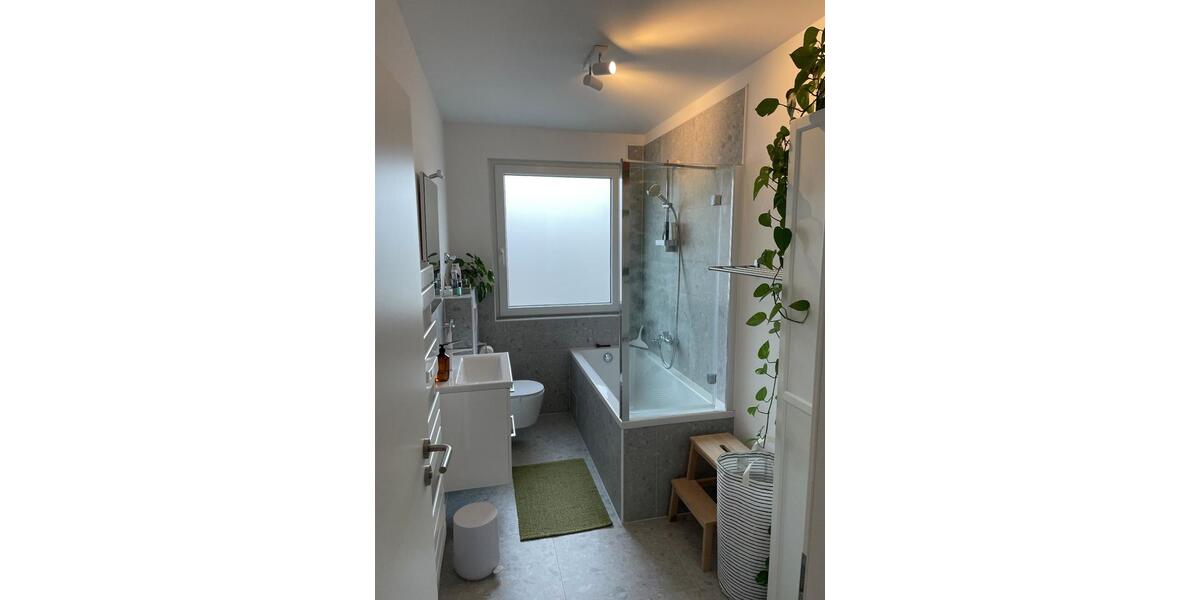 Moderne, frisch sanierte, möblierte, 78 qm Wohnung in guter Lage 3 zimmer