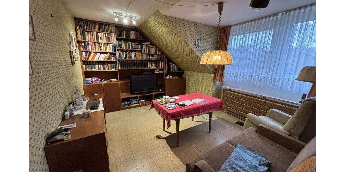 Doppelhaushälfte mit 2 Garagen 4 zimmer