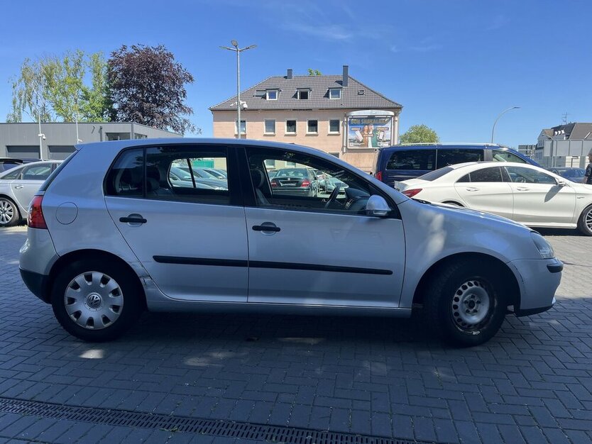 VW Golf Trendline / Klima / Schiebedach / ZV 185.000 km 2.490 € Mönchengladbach 41066