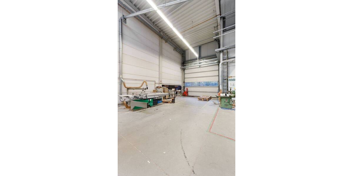 Ihr neuer Unternehmensstandort in Neuss: Moderne Gewerbehalle mit repräsentativem Bürotrakt zimmer