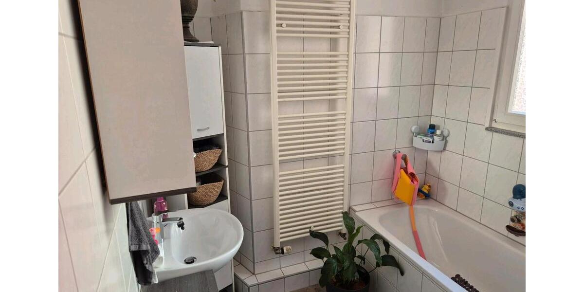 Etagenwohnung Duisburg Essenberg - 4 Zimmer, 123 m&sup2;, 1.050&euro; | Angebot:26426308
