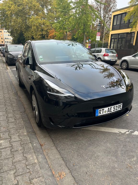 Tesla Model Y 36.941 km 35.900 € Düsseldorf 40217