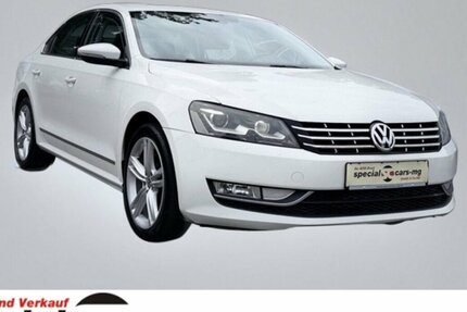 VW Passat 2,0 TDI Highline / Leder / SHD / Keyless 228.000 km 12.890 € Mönchengladbach 41066
