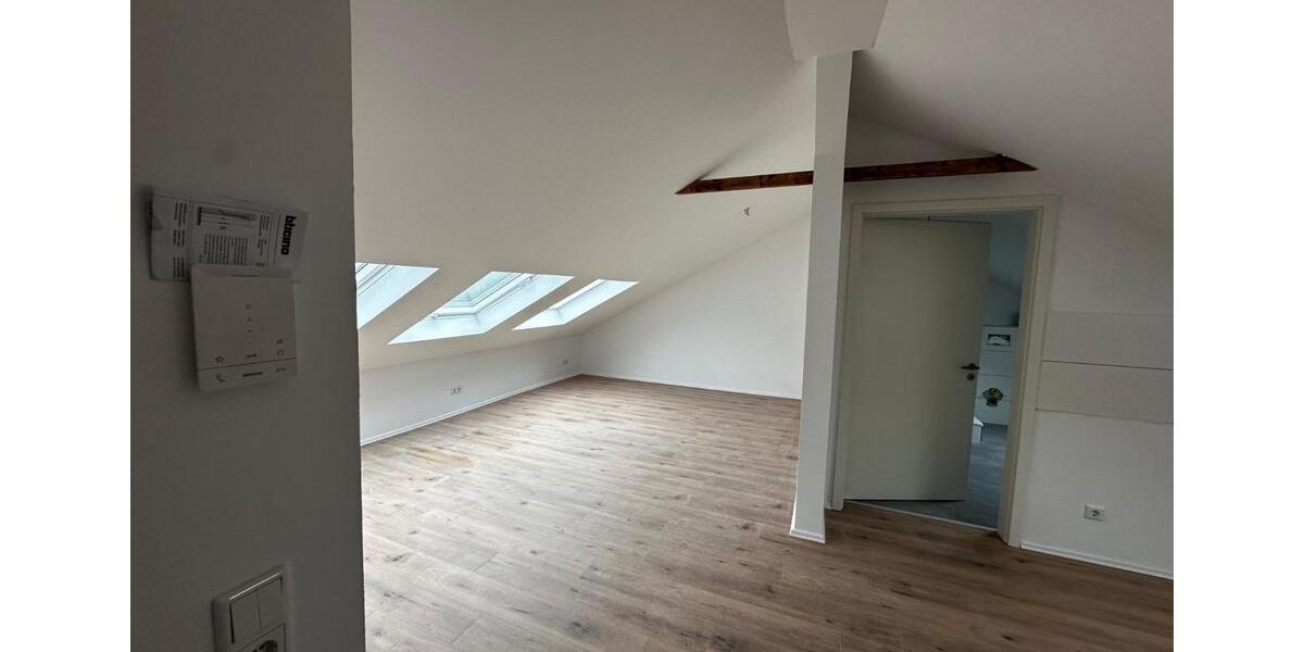 Dachgeschoßwohnung Wuppertal Arrenberg - 1 Zimmer, 43 m&sup2;, 389&euro; | Angebot:25755288