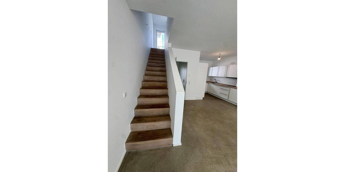 Reihenmittelhaus Düsseldorf Flingern Süd - 6 Zimmer, 150 m&sup2;, 2.950&euro; | Angebot:26877574