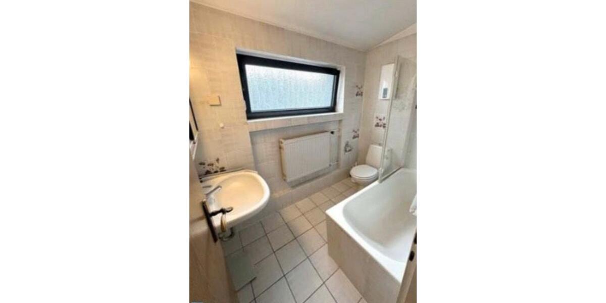 Reihenmittelhaus mit Garten und Garage in Duisburg Süd 4 zimmer