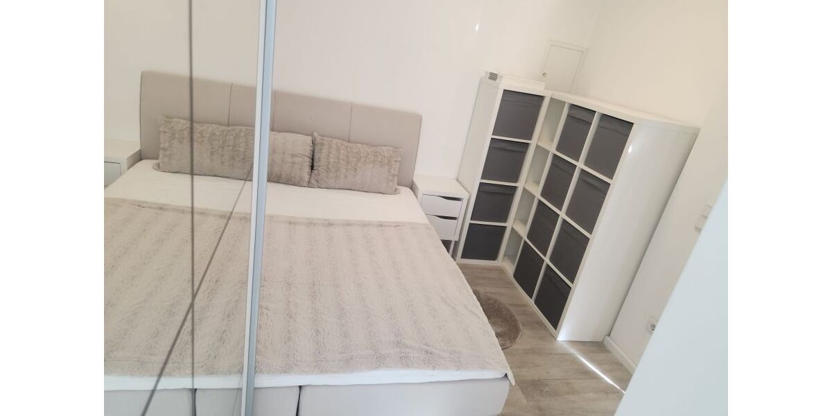 Provisionsfrei* Golzheim - Rheinnähe - ruhige Erdgeschoss-Wohnung voll saniert und möbliert 2 zimmer