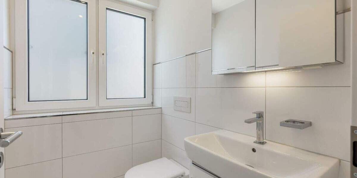 Einfamilienhaus Düsseldorf Lörick - 9 Zimmer, 178 m&sup2;, 1.200.000&euro; | Angebot:23950738