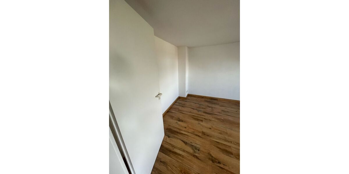 Provisionsfrei* SOFORT FREI! Rhein-nah - 2-Zm Penthouse Oberkassel - renoviert, Klimaanlage Einbauküche 55m² - Einfamilienhaus Düsseldorf Oberkassel | Angebot:27074522
