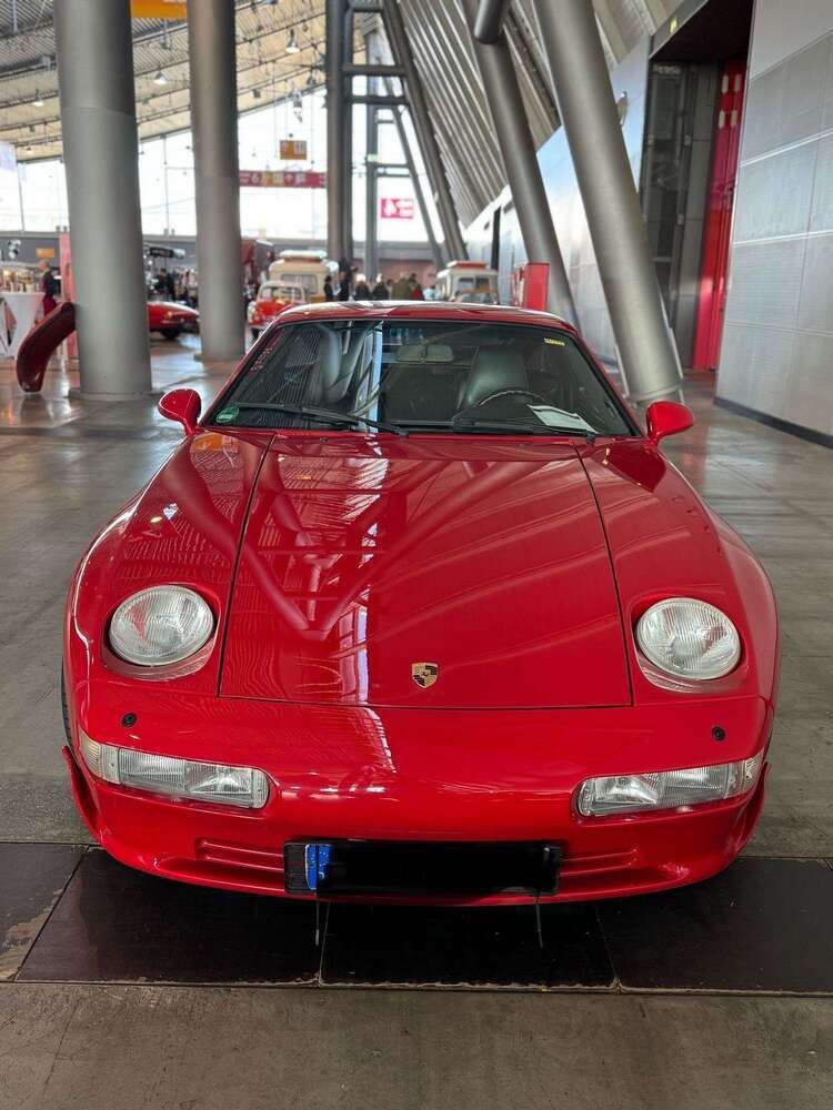 928