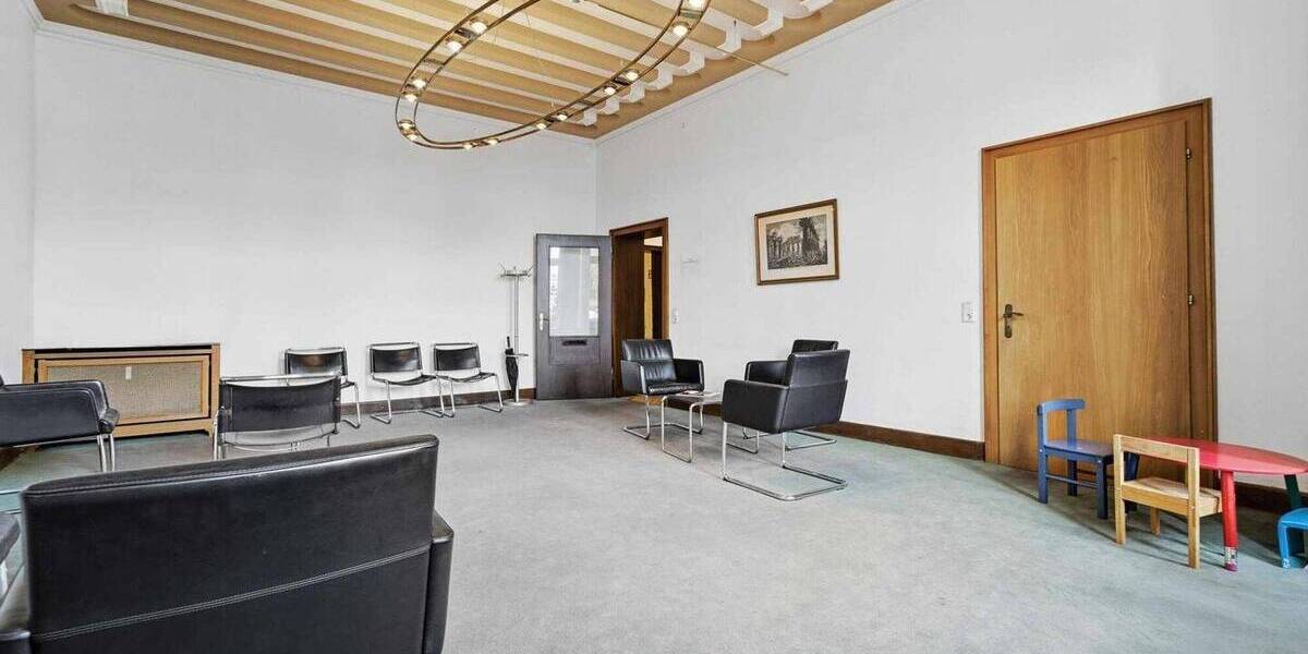 Exklusives Wohn- und Geschäftshaus mit langfristigen Mietern in Toplage am Allee-Center 6 zimmer