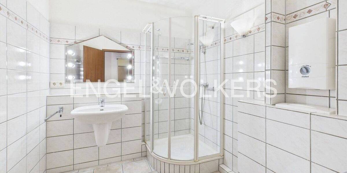 Etagenwohnung Krefeld Cracau - 3 Zimmer, 135 m&sup2;, 215.000&euro; | Angebot:26129409