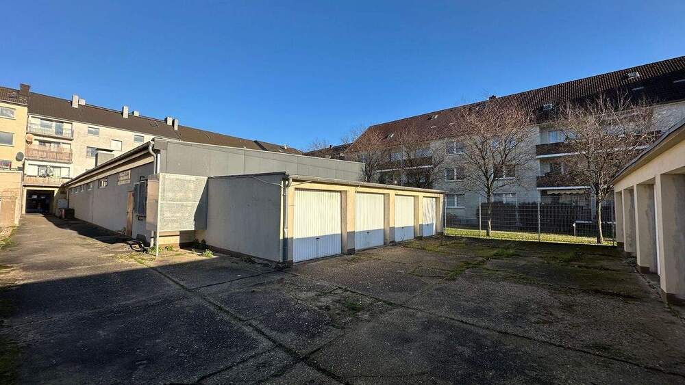 Bestlage Fußgängerzone: Ertragstarkes Wohn-Geschäftshaus mit solventem Ankermieter, 6 Wohneinheiten und 9 Garagen 1 zimmer