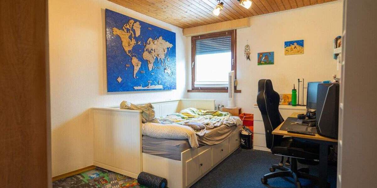 Traarer Wohnidylle: Zweifamilienhaus in ruhiger, unverbaubarer Feldrandlage 8 zimmer