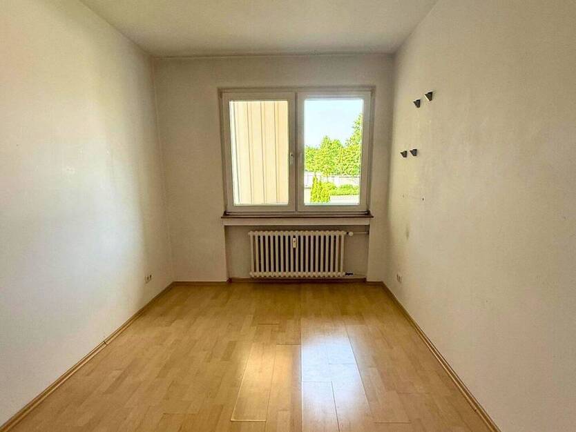 Attraktive Eigentumswohnung in Neuss Norf * leerstehend * gute Lage * Loggia * 4 Zimmer *