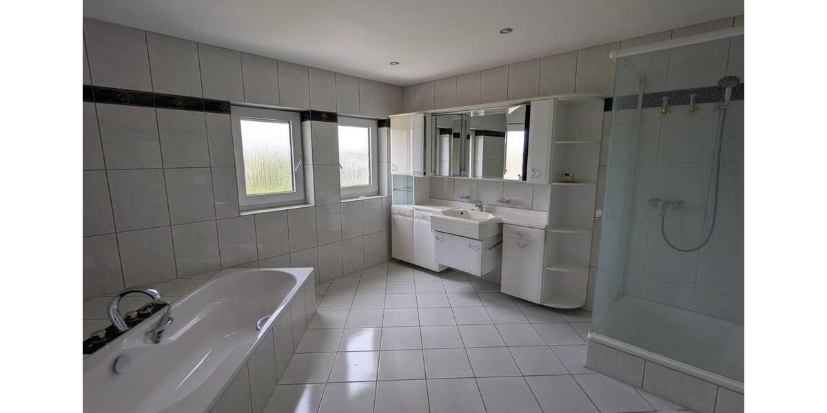 Maisonettenwohnung Krefeld Benrad - 4 Zimmer, 168 m&sup2;, 430.000&euro; | Angebot:26545174