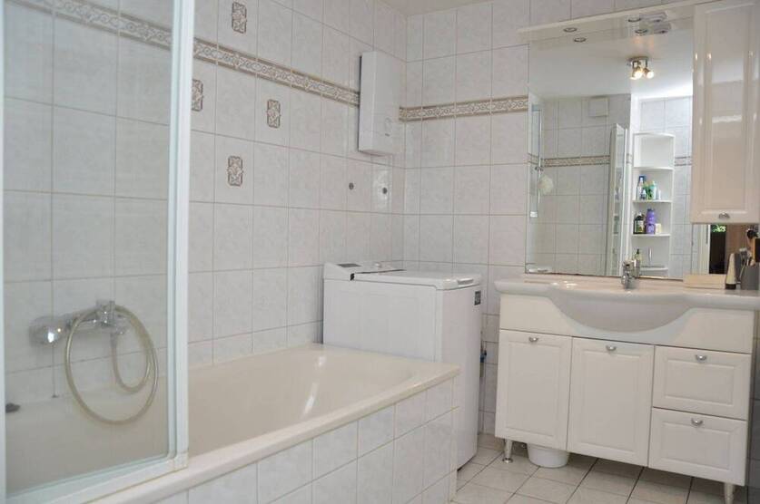 Familien aufgepasst: Wunderschöne 4. Zi.-Wohnung mit Sonnenbalkon und Lift