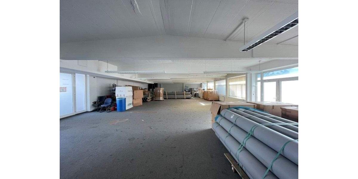 Helle und multifunktionale Gewerbefläche für LagerBüroAussstellung zimmer