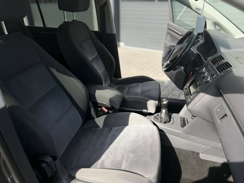 VW Touran Highline / Navi / 7 Sitze / Klima / AHK 256.000 km 7.900 € Mönchengladbach 41066