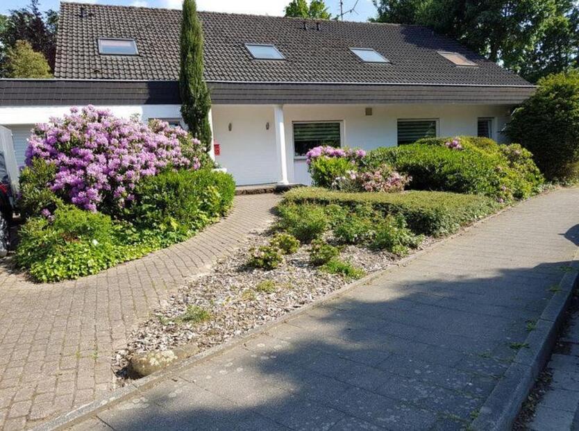 Freistehendes Einfamilienhaushaus Mehrfamilienhaus In bester Lage