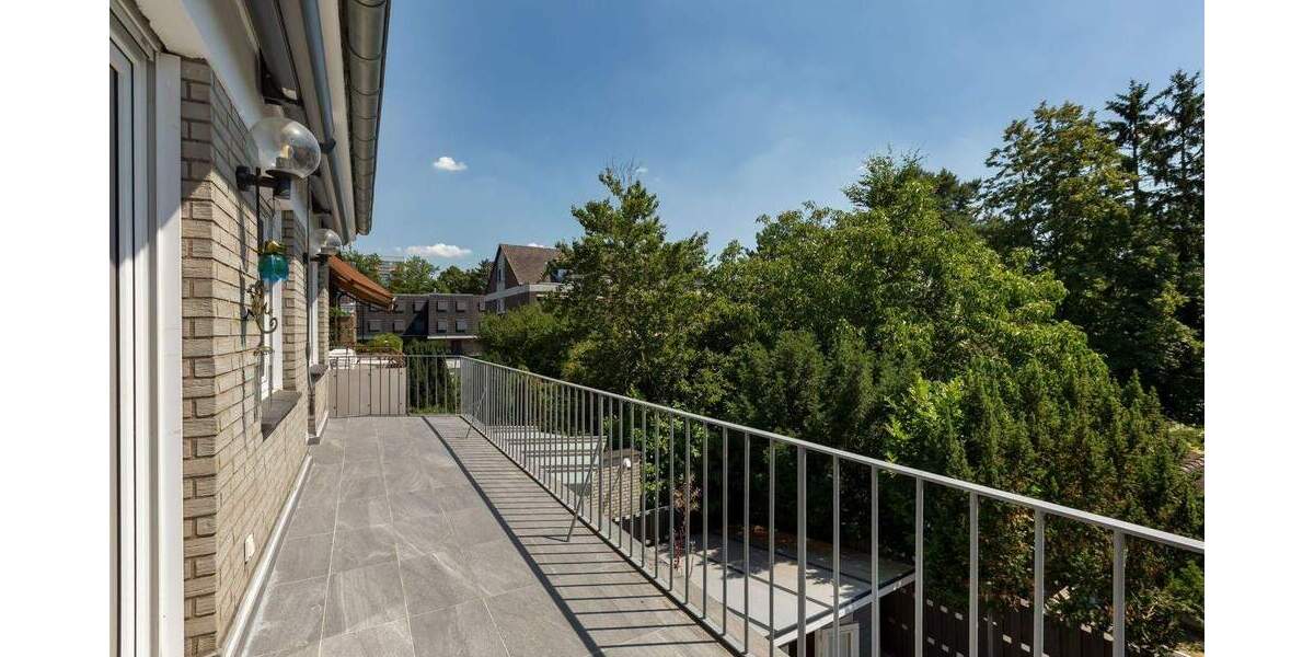 Einfamilienhaus Düsseldorf Lörick - 9 Zimmer, 178 m&sup2;, 1.200.000&euro; | Angebot:23950738