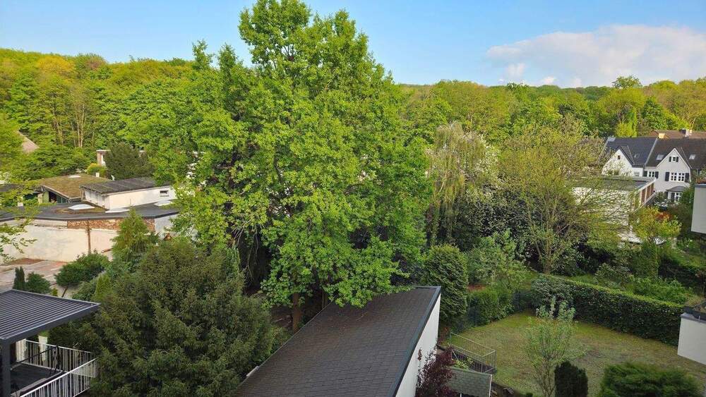 Etagenwohnung Düsseldorf Rath - 3 Zimmer, 92 m&sup2;, 1.250&euro; | Angebot:24656930